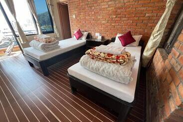 هتل Little Pilgrim Family Lodge