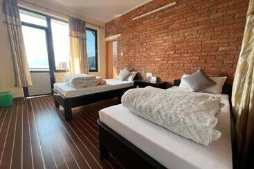 هتل Little Pilgrim Family Lodge
