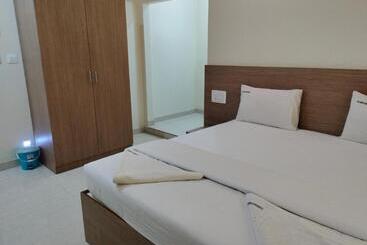 هتل The Karthikeya Inn, Tirupati