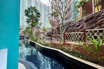 Grand Caribbien Pool Asscess