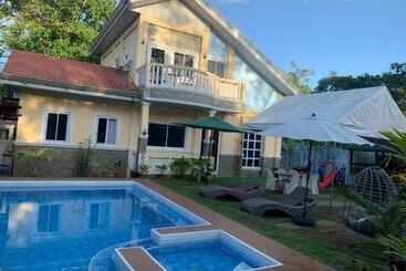 Paradise Panglao Pool Villa