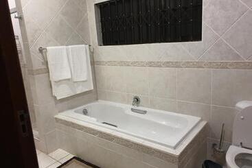 膳宿费 Grace Avenue Townhouse