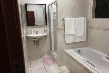 膳宿费 Grace Avenue Townhouse