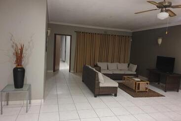 膳宿费 Grace Avenue Townhouse
