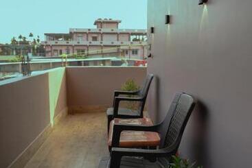 پانسیون Kesar Nivas Luxury Guest House
