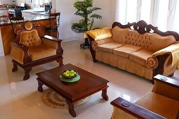 پانسیون Red Knot Manor