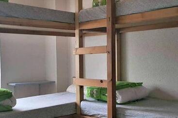Albergue Villanúa Tritón   4 Hab   Máx 14 Personas