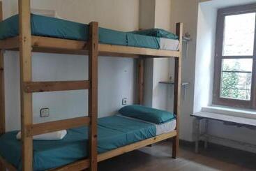 Albergue Villanúa Tritón   4 Hab   Máx 14 Personas