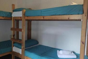 Albergue Villanúa Tritón   4 Hab   Máx 14 Personas