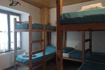 Albergue Villanúa Tritón   4 Hab   Máx 14 Personas