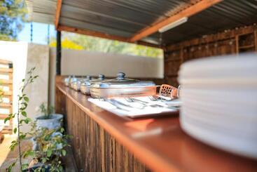 تختخواب و صبحانه Green Lagoon Guest House Tawana