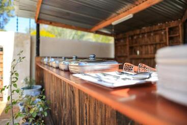 تختخواب و صبحانه Green Lagoon Guest House Tawana