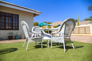 تختخواب و صبحانه Green Lagoon Guest House Tawana