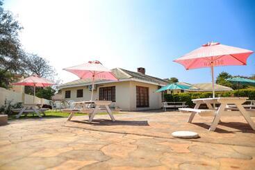 تختخواب و صبحانه Green Lagoon Guest House Tawana