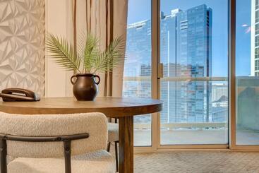 Elite Studio Mgm Signature Balcony Strip View