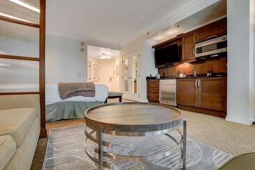 Elite Studio Mgm Signature Balcony Strip View
