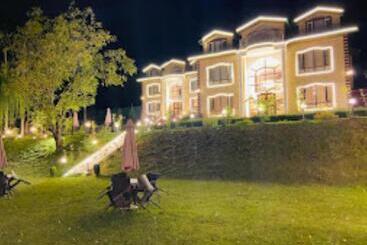 Forest Hill Resorts Laripora