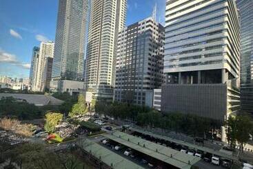 هتل Affordable Staycation Airbnb Bgc