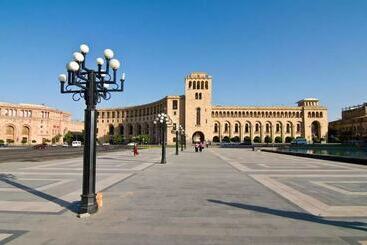 هتل Armena Hostel