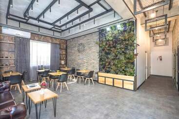 هتل Armena Hostel