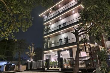 هتل Emerald Suites