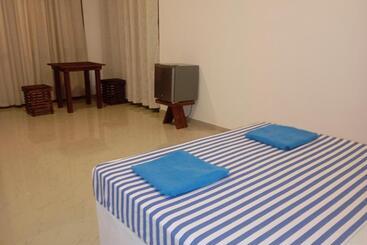 هتل Eagle Safari Cottage