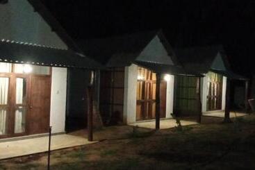 هتل Eagle Safari Cottage