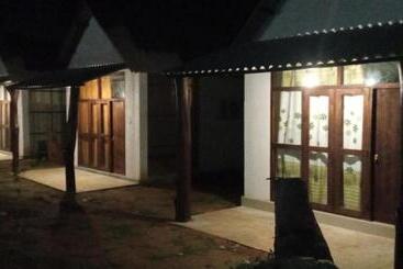 هتل Eagle Safari Cottage