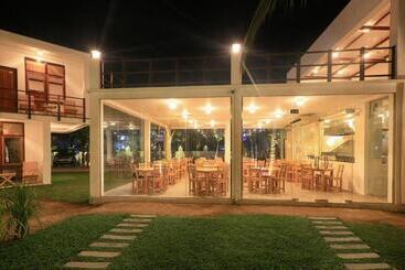 هتل Eagle Safari Cottage