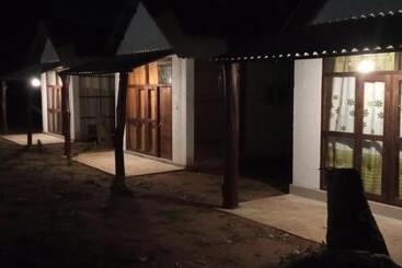 هتل Eagle Safari Cottage