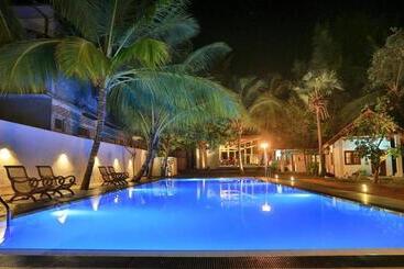 هتل Eagle Safari Cottage