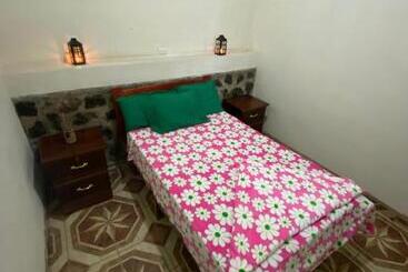 هتل Hostal Café El Cedro