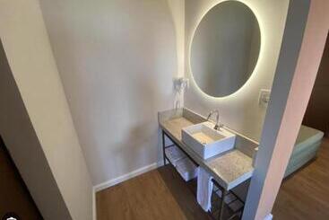 هتل Hot Beach Suites