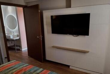 هتل Hot Beach Suites