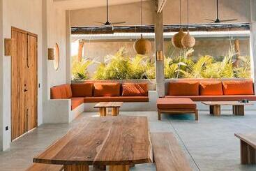 هتل Tukasa   Surfhouse