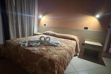 پانسیون Mandanici :borgo Marsalini 2.0