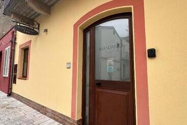 پانسیون Mandanici :borgo Marsalini 2.0