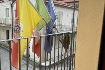 پانسیون Mandanici :borgo Marsalini 2.0