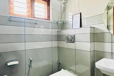 پانسیون Rams Guest House Meadows Near Lulu Mall & Kims Hospital