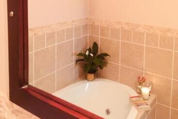 پانسیون Tom S Place Guest House