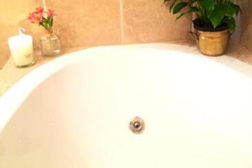 پانسیون Tom S Place Guest House
