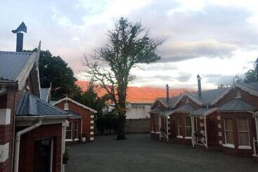 پانسیون Tom S Place Guest House