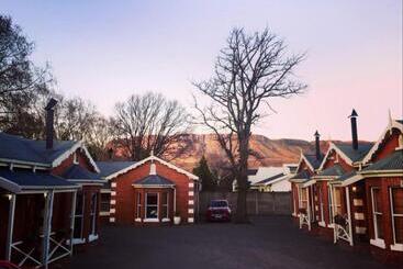 پانسیون Tom S Place Guest House