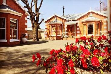 پانسیون Tom S Place Guest House