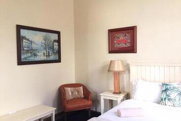 پانسیون Tom S Place Guest House