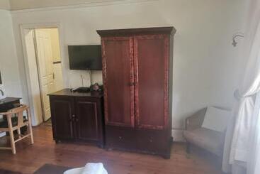 پانسیون Tom S Place Guest House