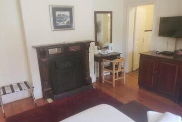 پانسیون Tom S Place Guest House