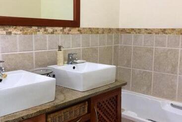 پانسیون Tom S Place Guest House