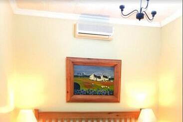 پانسیون Tom S Place Guest House