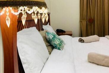 پانسیون Tom S Place Guest House